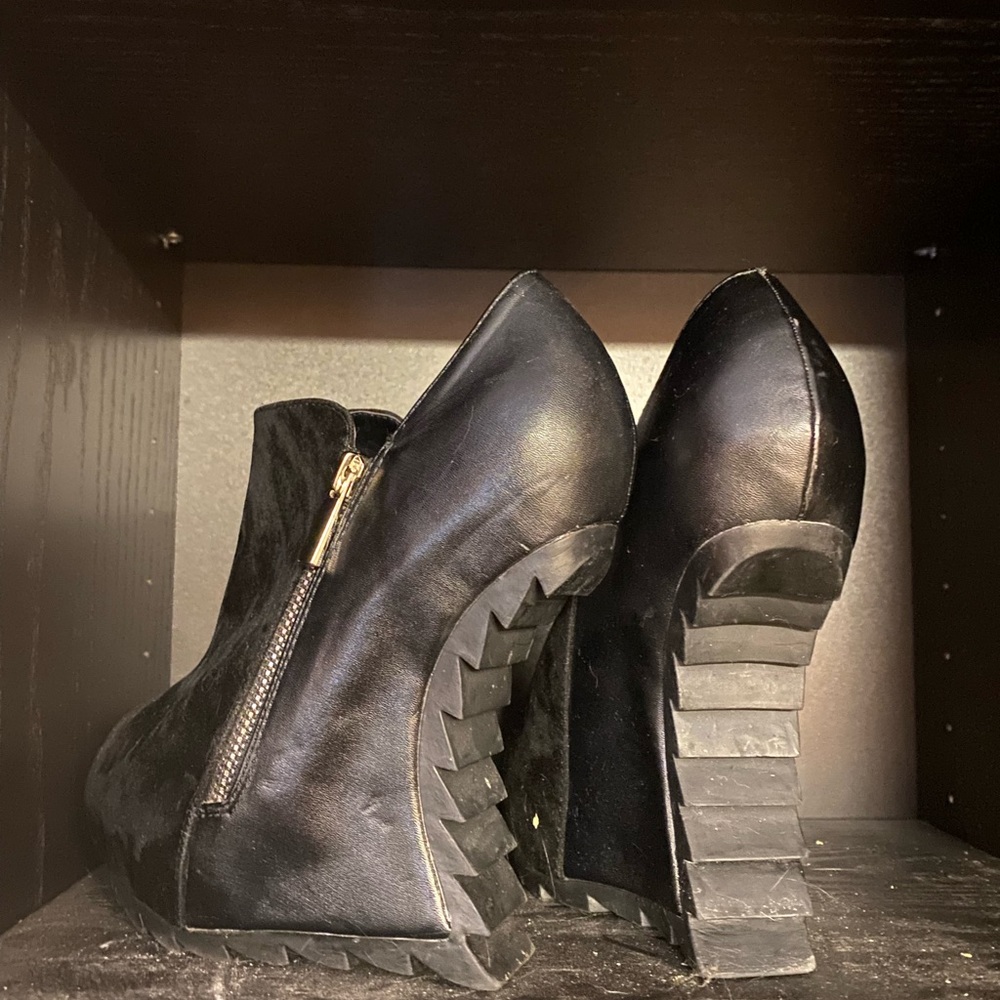 Heelless Black Velvet Faux Leather Wedge Booties - Picture 12 of 13